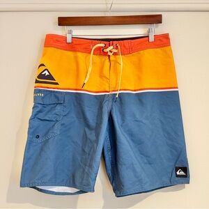 Quiksilver Men’s  Sz 33 boardshorts colorblock striped
